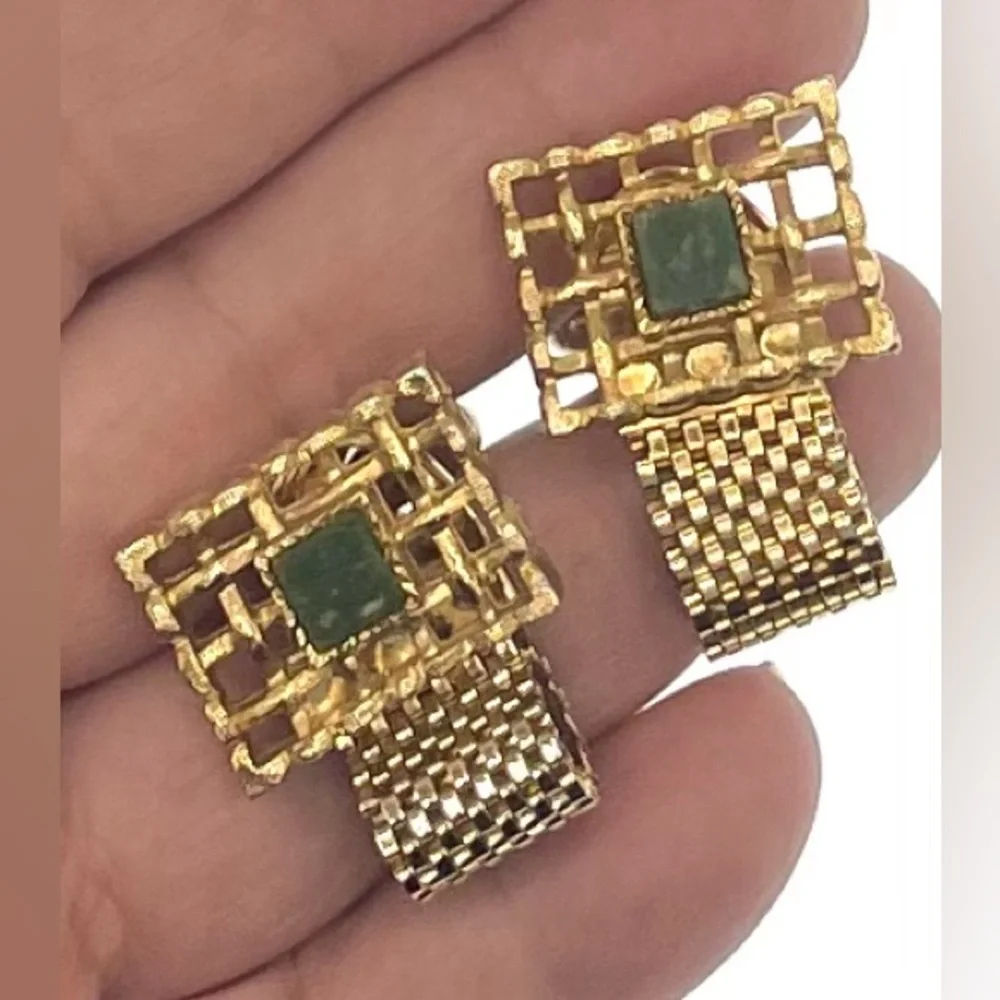 Vintage Gold Tone Lattice Mesh Wrap Around Mesh CuffLinks with Green Stone